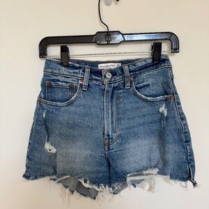 Abercrombie & Fitch - The Cutoff Short High Rise - Curve Love Size 24
